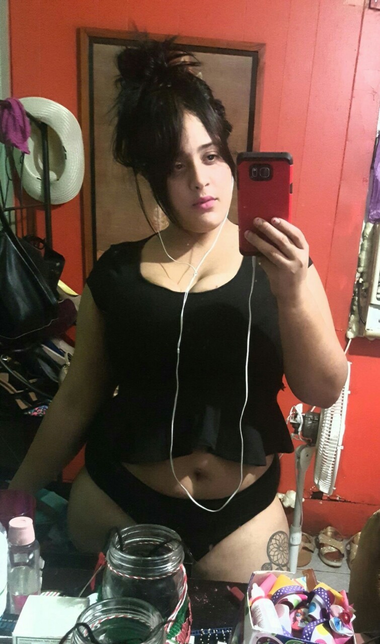 luisdjj2377:  bellako80:  Aquí de nuevo está mamisonga Dura Dura  Mira que clase