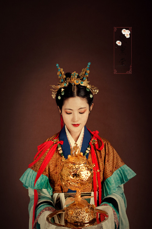 changan-moon:Traditional Chinese hanfu by 风熏堂 | Type: 半臂广袖交领襦裙