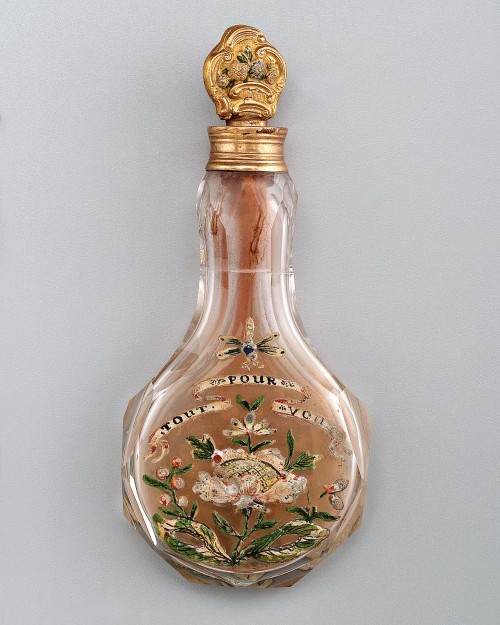 mooncompass:Scent bottle (18th century) enamelled decoration with the motto ‘Tout pour vous’ (All fo