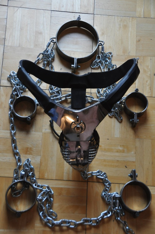 bredbeta: torturesadist:  chastyjoker:  The perfect slave outfit  Perfect for objects too.  Let it g