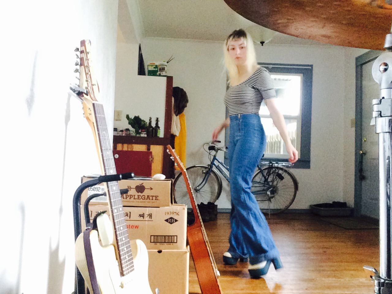 the-foreign-stetson:  Platforms and bell bottoms for Bowie. 