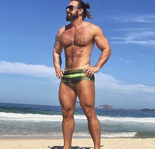 hotandsexymen: http://instagram.com/alexguimaraes