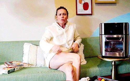 brielarsonist:Brie Larson + not sitting straight