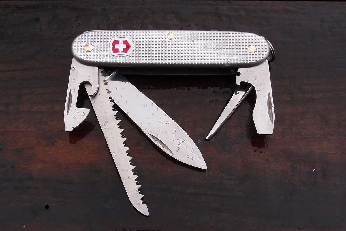 coutographe:  VICTORINOX FARMER ALOX