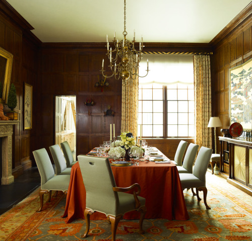 thefoodogatemyhomework:  Baronial with shots of chinoiserie in this wood paneled townhouse dining ro