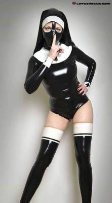 Kitty in Latex