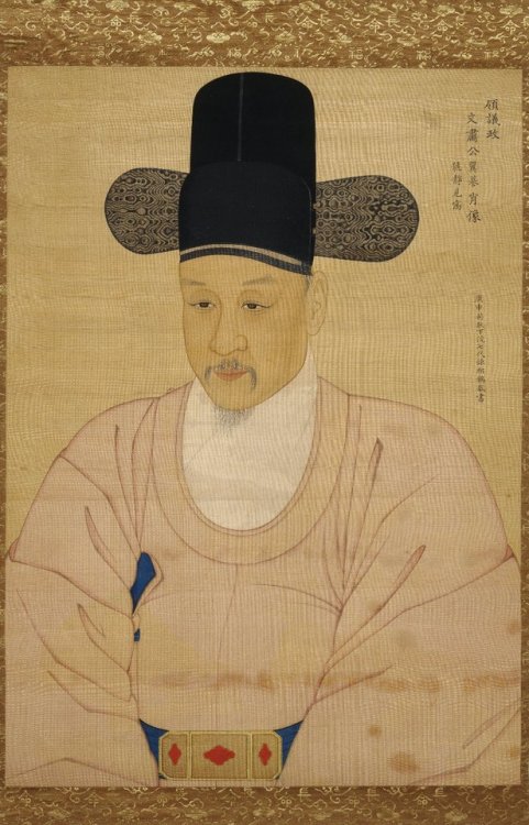 This portrait depicts the man who served as Korean prime minister in 1772. He wears a samo, the blac