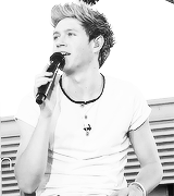 campfireniall:  @niallofficial sometimes i think i just want to hug the world then