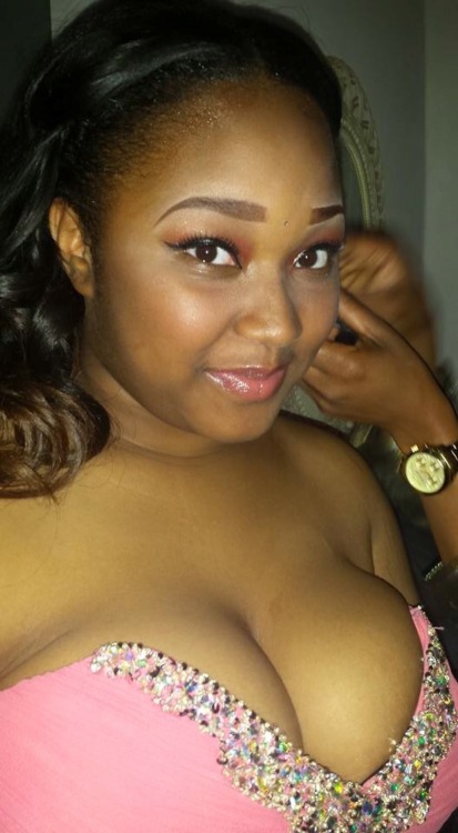 missfatcat87:Sexy teen with huge beautiful tits and big areolas