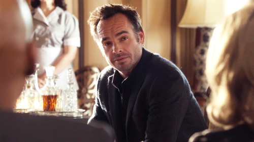 Arrow 1x01: Detective Quentin Lance“Well thanks for your statement. We’ll put out an APB
