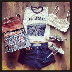 Clothes∞ / On We Heart It - Http://Weheartit.com/Entry/64094738/Via/Glowinginthedarkness