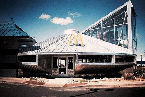 lessadjectivesmoreverbs:  Flying Saucer McDonald’s in Roswell, New Mexico  @empoweredinnocence