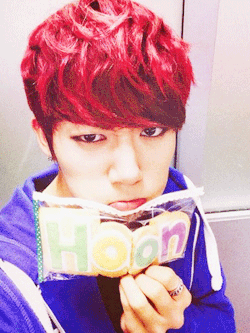 ikiseop:  Hoon x Red hair ♥(ˆ⌣ˆԅ)