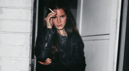 mafiosikilos:Lana Del Rey at Malibu Hotel 25/01