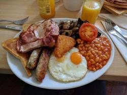 foodpornit:  Full English Breakfast #FoodPorn 🍳 via CutTheBlueWire  Yes please&hellip;.