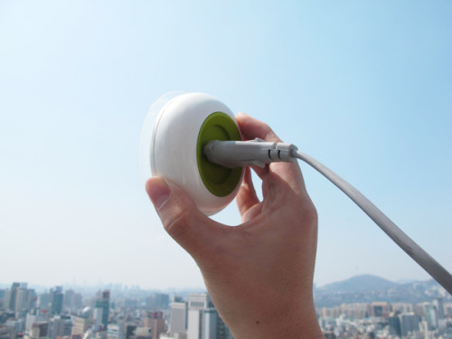 zohbugg:mccdi09:Plug It On The WindowThe Window Socket offers a neat way to harness solar energy and