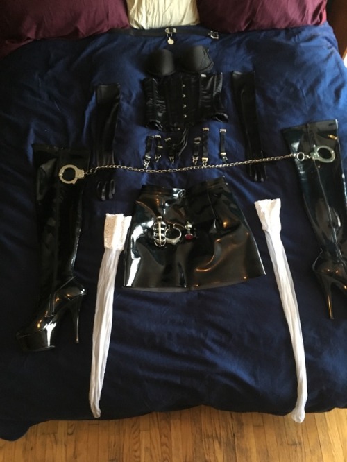 pleaseyoumore:Tonight’s outfit for when I get home from work. Looks like it’s corset, cage and plug 
