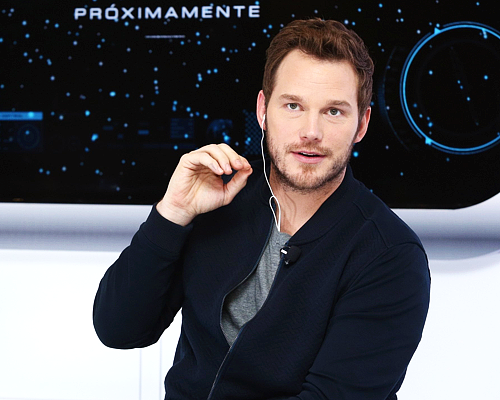 thebatmn: Chris Pratt attends photocall and video chat to promote his new film ‘Passengers&rsq