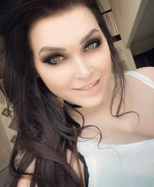 Sex Niece sent a selfie to Mr. Crude with the pictures