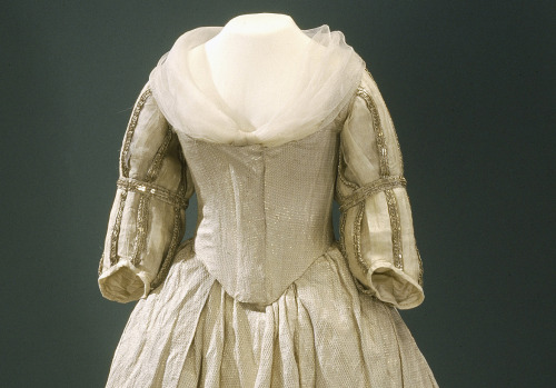 history-of-fashion:1797 Frederica of Baden’s wedding dresssilk, linen, silver embroidery(Royal Armou