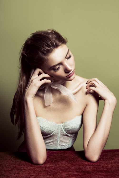 Ph: Holly Burnham Mua: Kylie Boughter Model: Abigail Duncan