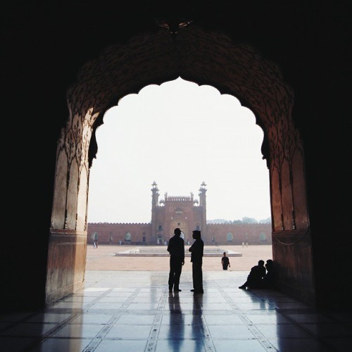 nostalgicpakistani:Arches in the Walled City of Lahore, Pakistan (via londontolahore)