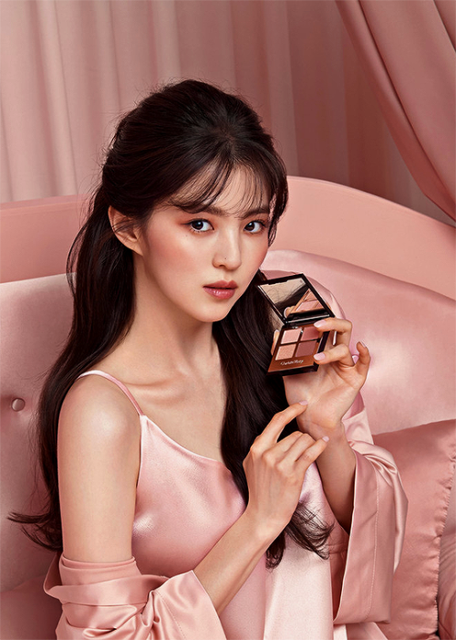 nowadayz: “PILLOW TALK” Han So Hee photographed by Ahn Joo Young for CHARLOTTE TILBURY, 2021