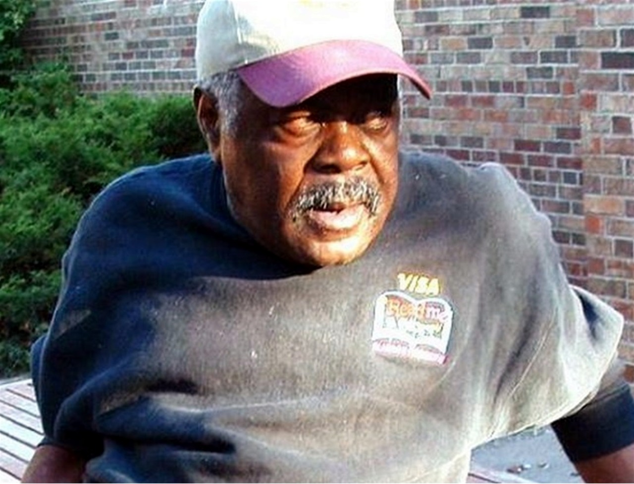 olderlover7880:  joeledb:Here’s a few pics of that handsome &amp; sexy grandpa