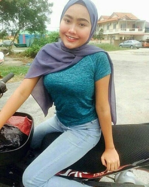 tudung909090: korang nampak tak ada penampakan misteri pada awek tudung ni wkwkwk Mimang btul2 monto