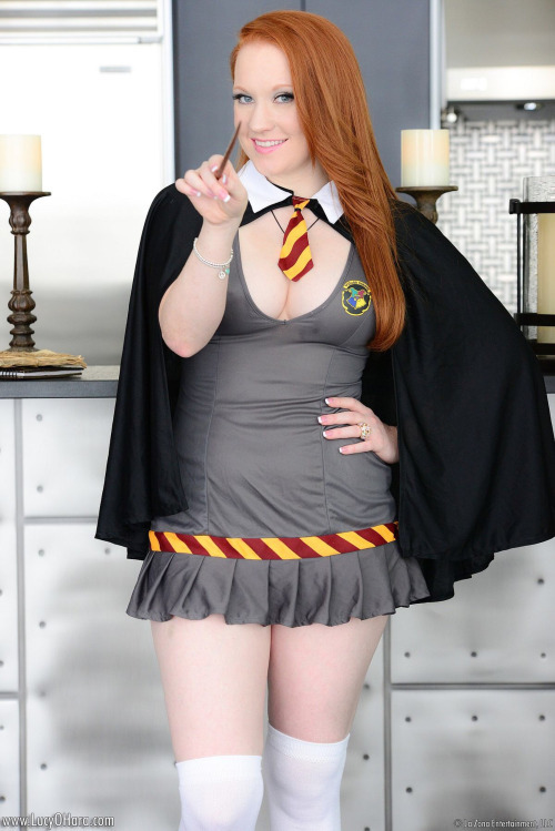 hottestcosplayxxx:comics-redhead: Redhead #412  Lucy O'Hara    🔥 The hottest cosplay
