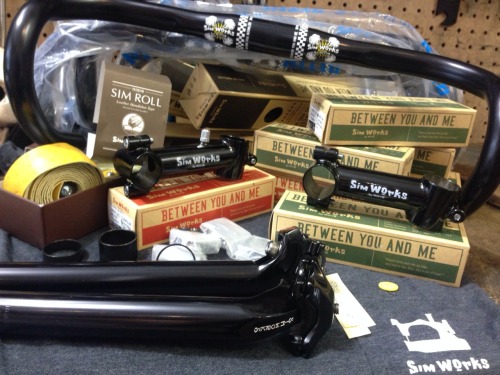 freshairhunter:  Sweet batch of Sim Works components mounting up on the team bikes! Classy and tuff!