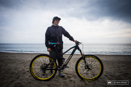aces5050: Joe Barnes and his 140mm travel Canyon Spectral (via Pink Bike)