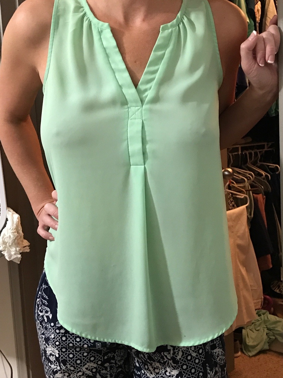 toomuchtosayoutloud:  Getting ready for work. Love to watch.