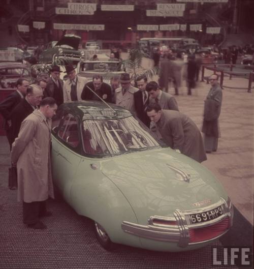 Panhard attracts attention at the Paris Auto Salon(Yale Joel. 1948?)