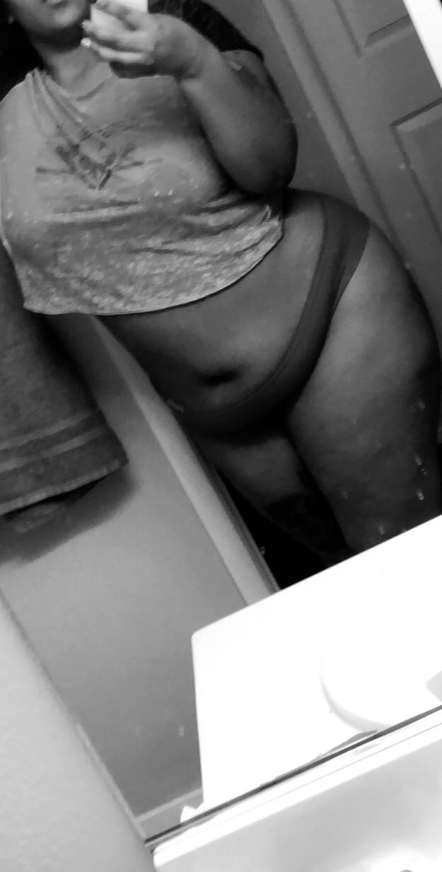 hugelovedezire:  BBW B&amp;W for ya