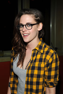 iam-myownartist:  Kristen Stewart (via http://iam-myownartist.tumblr.com/) 