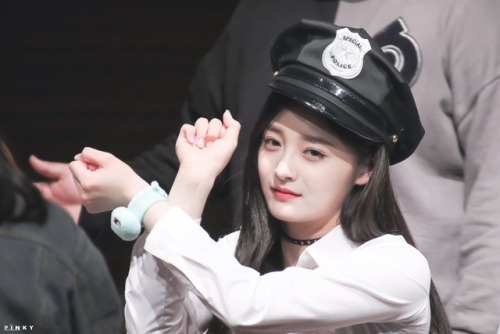 fyjieqiong:© Pinky Bar // do not edit (1,2)