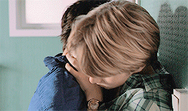darkmagic1998:  mke-boy:  Aggressive  I swear that I will stay if I was him :c 