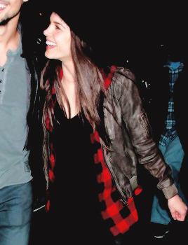 marie avgeropoulos.