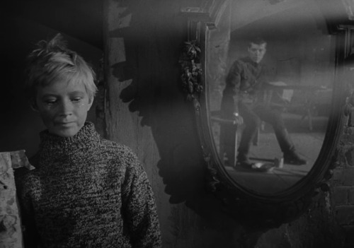 camera-mirror:Ivanovo detstvo / Ivan’s ChildhoodAndrei Tarkovsky, 1962