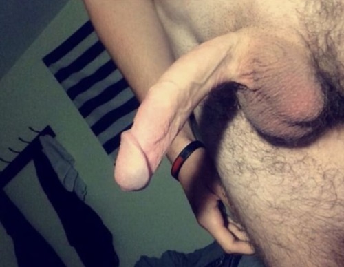 oopsstraightbaitedcaught: youngdickcollector1: Goose Damn so hot