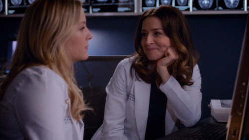 Amelia seems to have a crush on Arizona *g*I always wondered if they knew each other back at Johns H