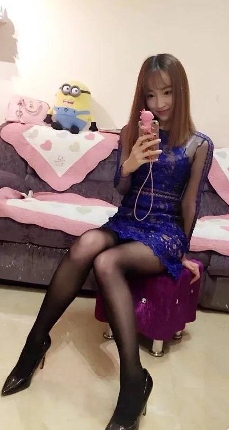 Slave to Women in Nylon...I Serve at your Feet!!!!