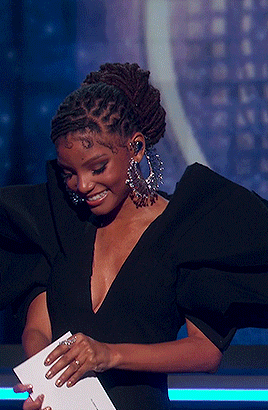 silkandcinnamon:  kassidynajera:  chloeyhalle:  Halle Bailey | The 61st Annual Grammy