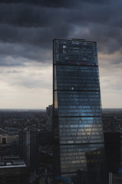 avenuesofinspiration:  Tower 42 | Photographer