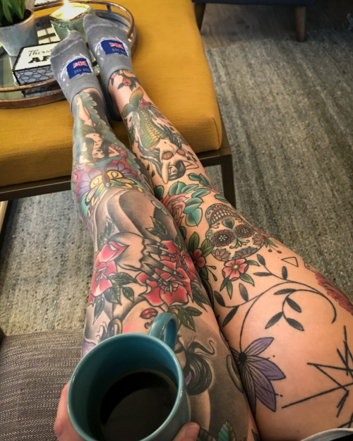 Tattooed Legs@tattooedlegs and @therealcarriecapri