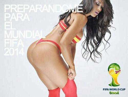 ripguaild:  La modelo paraguaya de 20 y pocos añitos, fabi martinez, apoyando a las selecciones de uruguay, argentina y españa para el mundial, esta mejor que larissa riquelme.