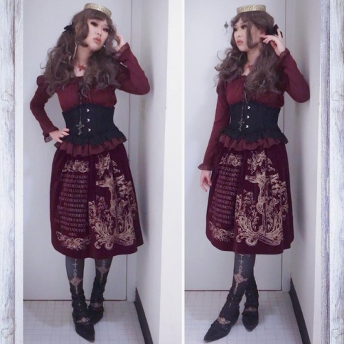 & de-winterized ver of the coord!! Idk whether to call this classic vs gothic?? also I should in