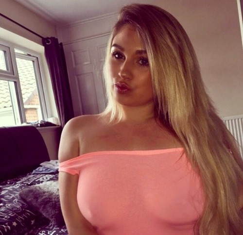 teenage-slags: Love this busty slut