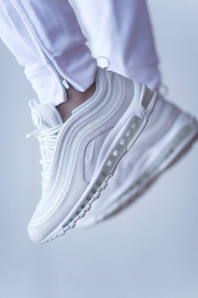 lettergreep Afleiden olifant Nike Air Max 97 - Summit White - 2017 (by Kamil... – Sweetsoles – Sneakers,  kicks and trainers.